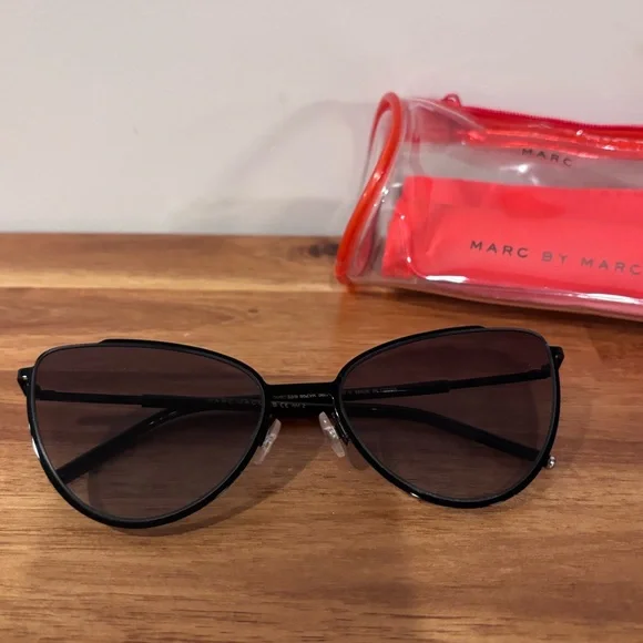 Marc by Marc Jacobs Black Cat Eye Sunglasses w/ Red Case 100% Authentic Women's - Picture 13 of 16